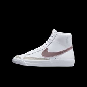 NWOT Nike Blazer Mid ‘77